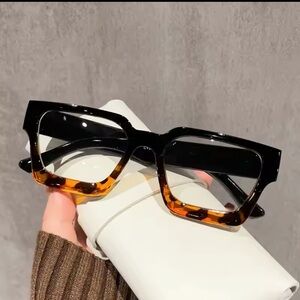 NEW Fashion trendy glasses frames light great quality
